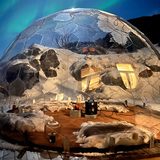 Marieke's Hypedome under the Northern Lights
