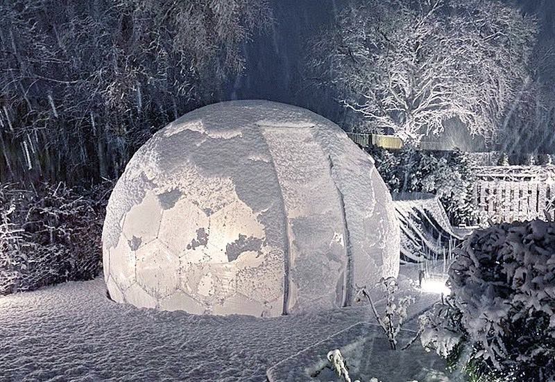 Igloo da giardino Hypedome in una scena magica invernale