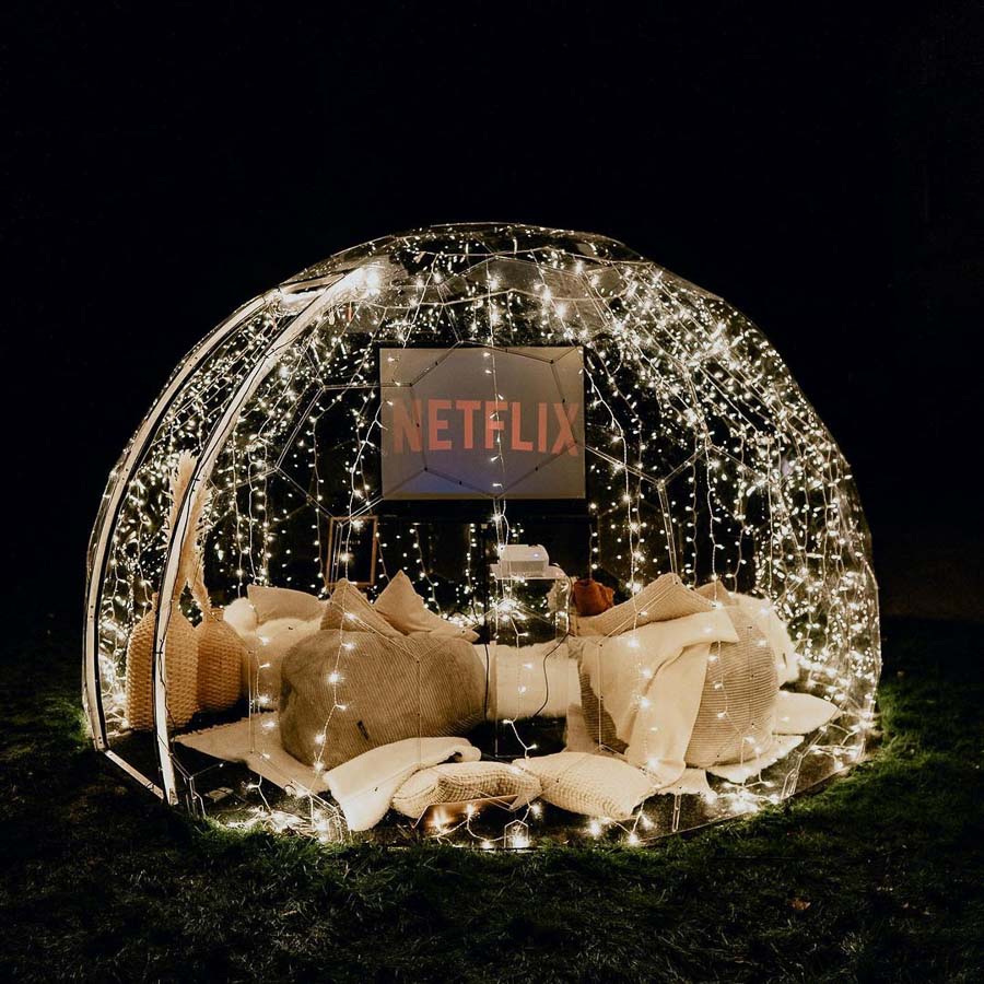 Salle de cinéma de jardin dans une nacelle