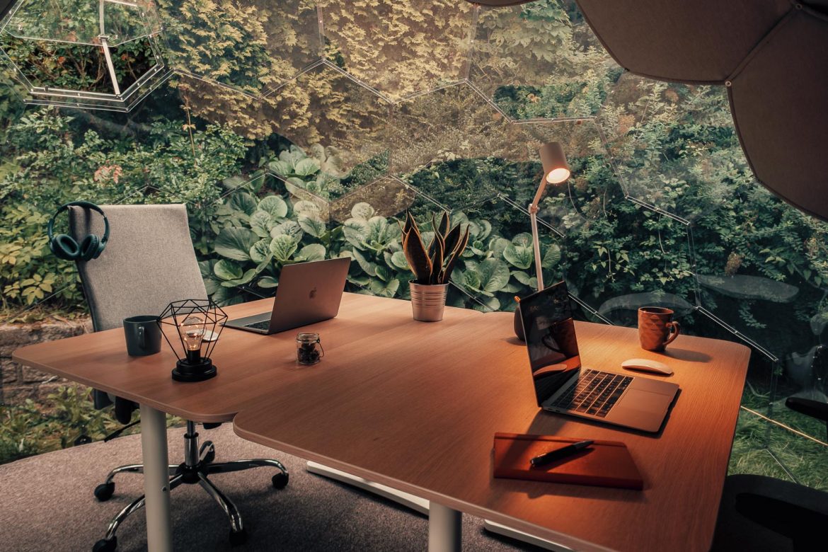 Intérieur de la nacelle du bureau de jardin