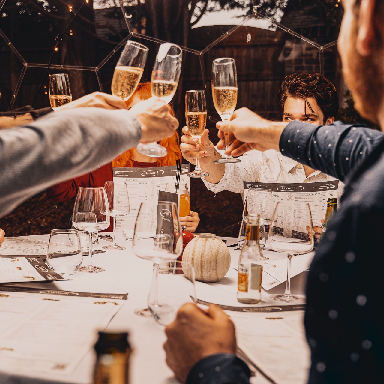Toast de Noël à l'occasion d'une réunion d'entreprise