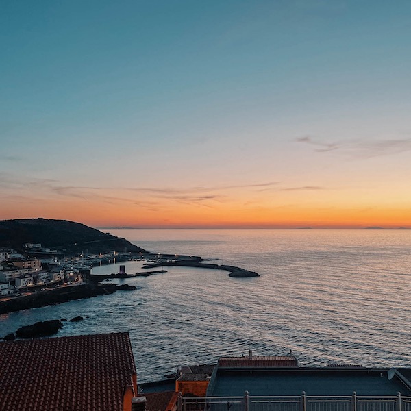 Magnifique coucher de soleil sur la côte
