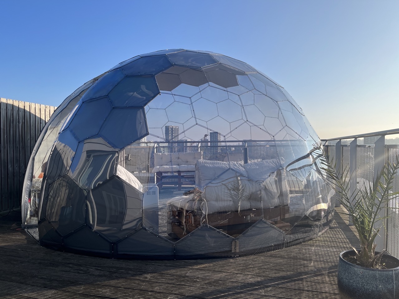 Stupefacente Hypedome Grey sulla terrazza del tetto