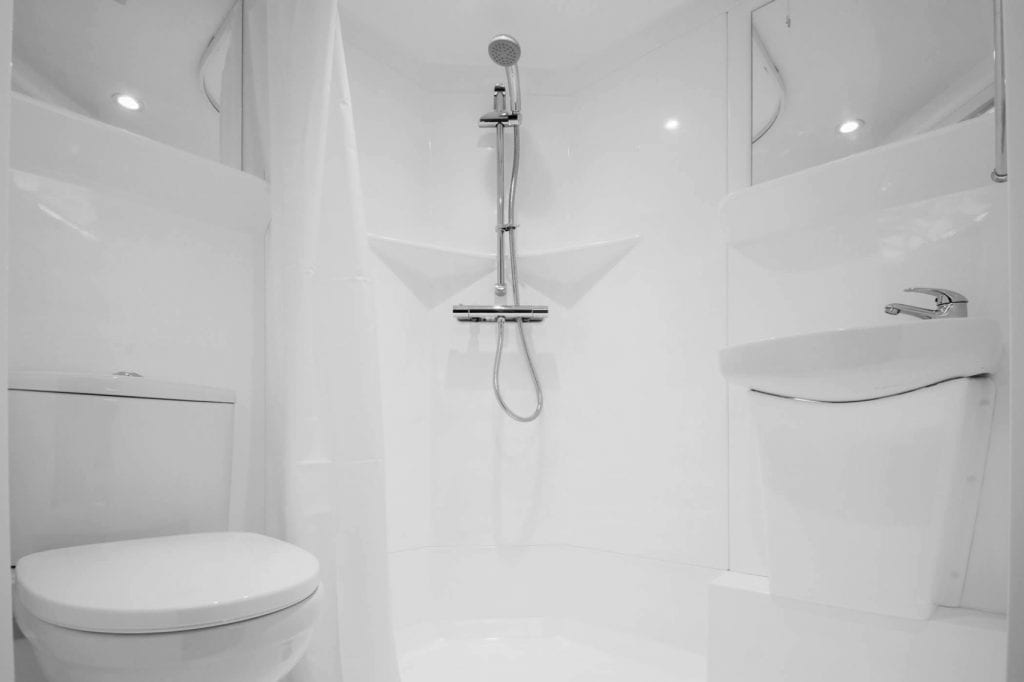 Modulares Badezimmer, bereit zum Einbau in eine Glamping-Kuppel