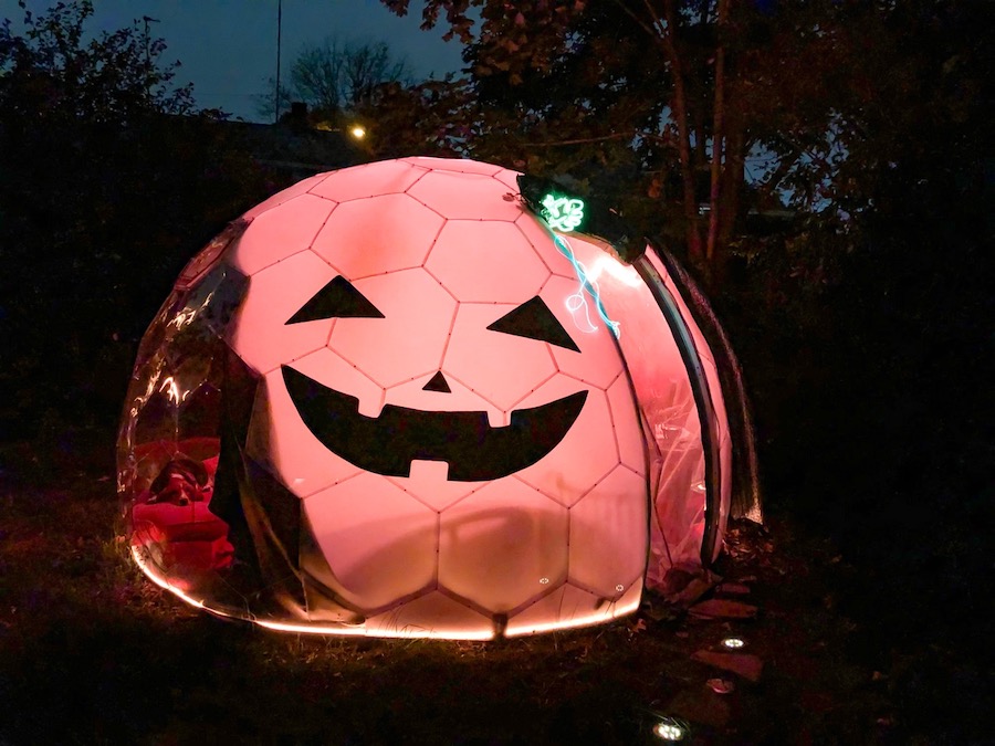 Le dôme bricolé par Cece en guise de citrouille pour Halloween