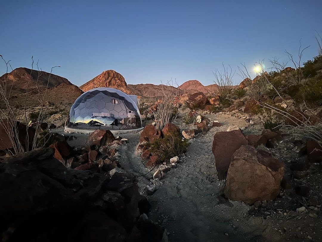 Ambiente unico per il glamping Space Cowboys