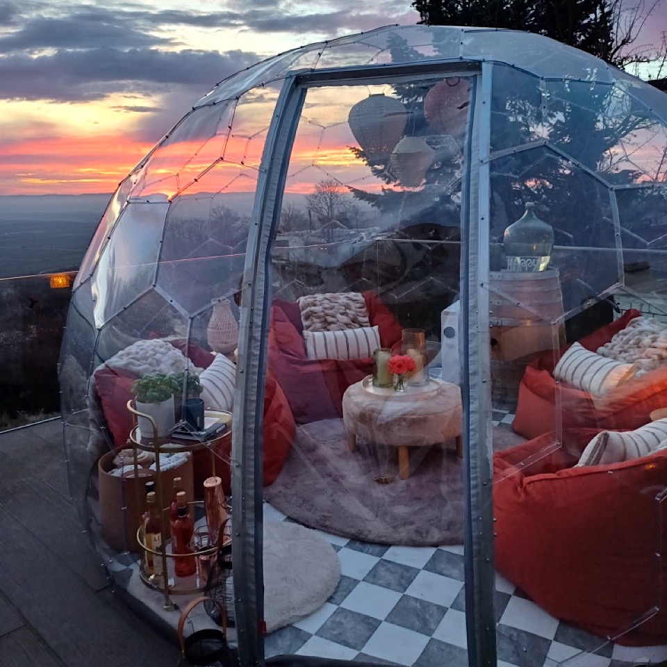 Hypedome su una terrazza al tramonto