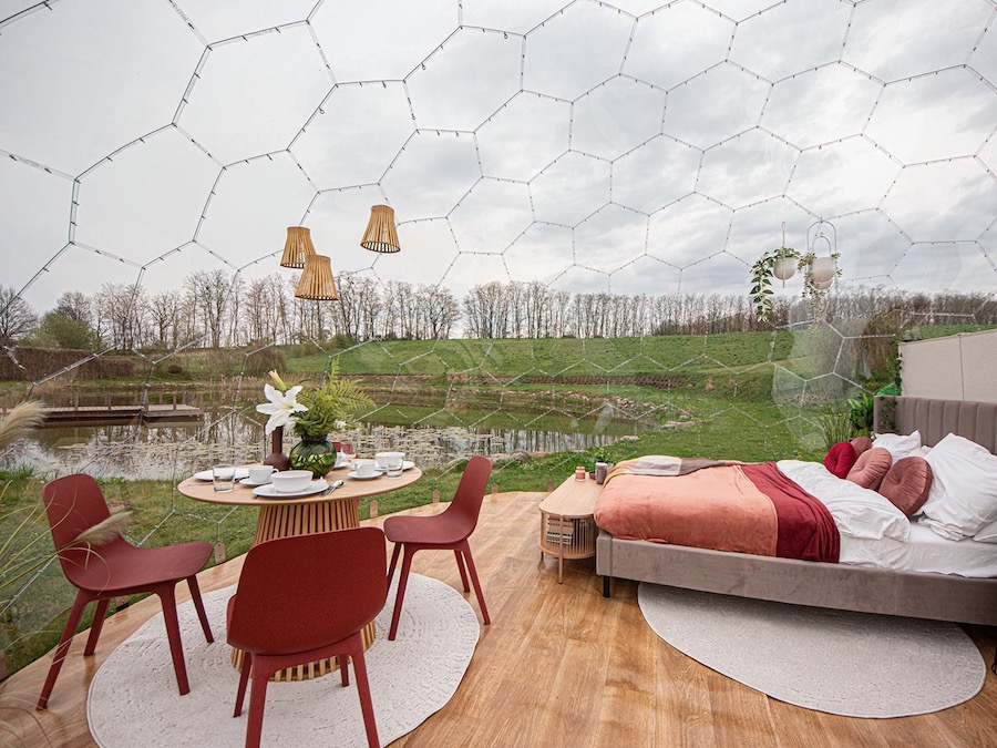 Dôme de glamping dans un grand dôme géodésique Hypedome L