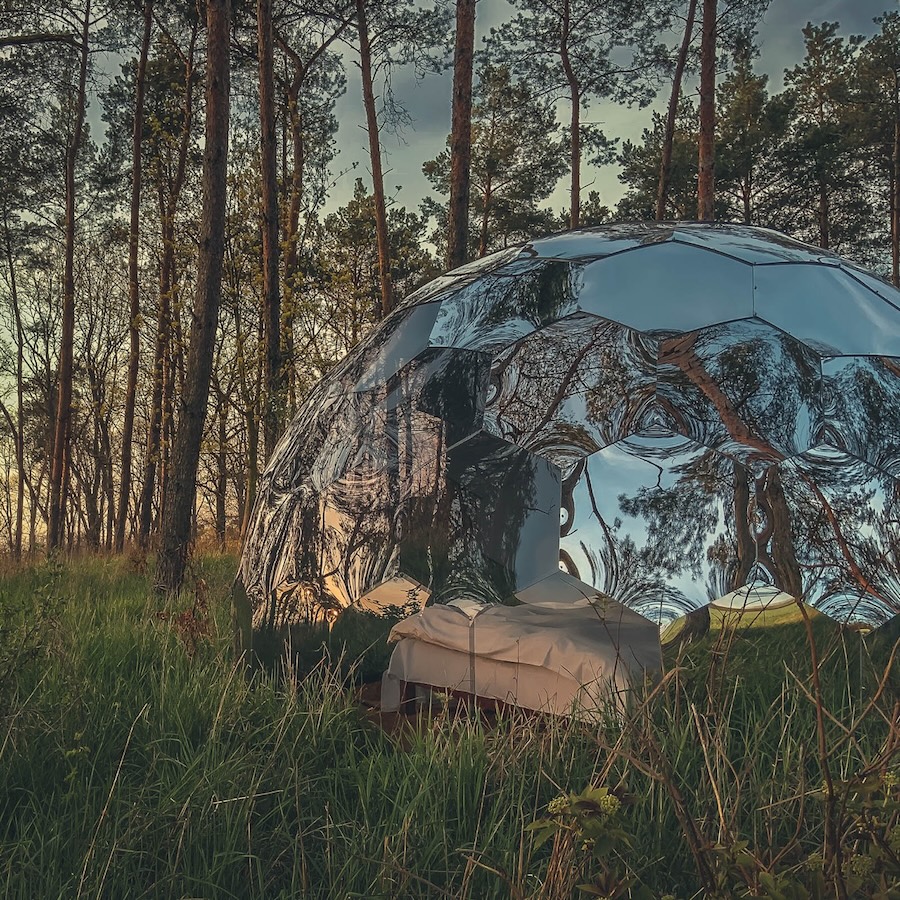 Design di bungalow glamping nella foresta