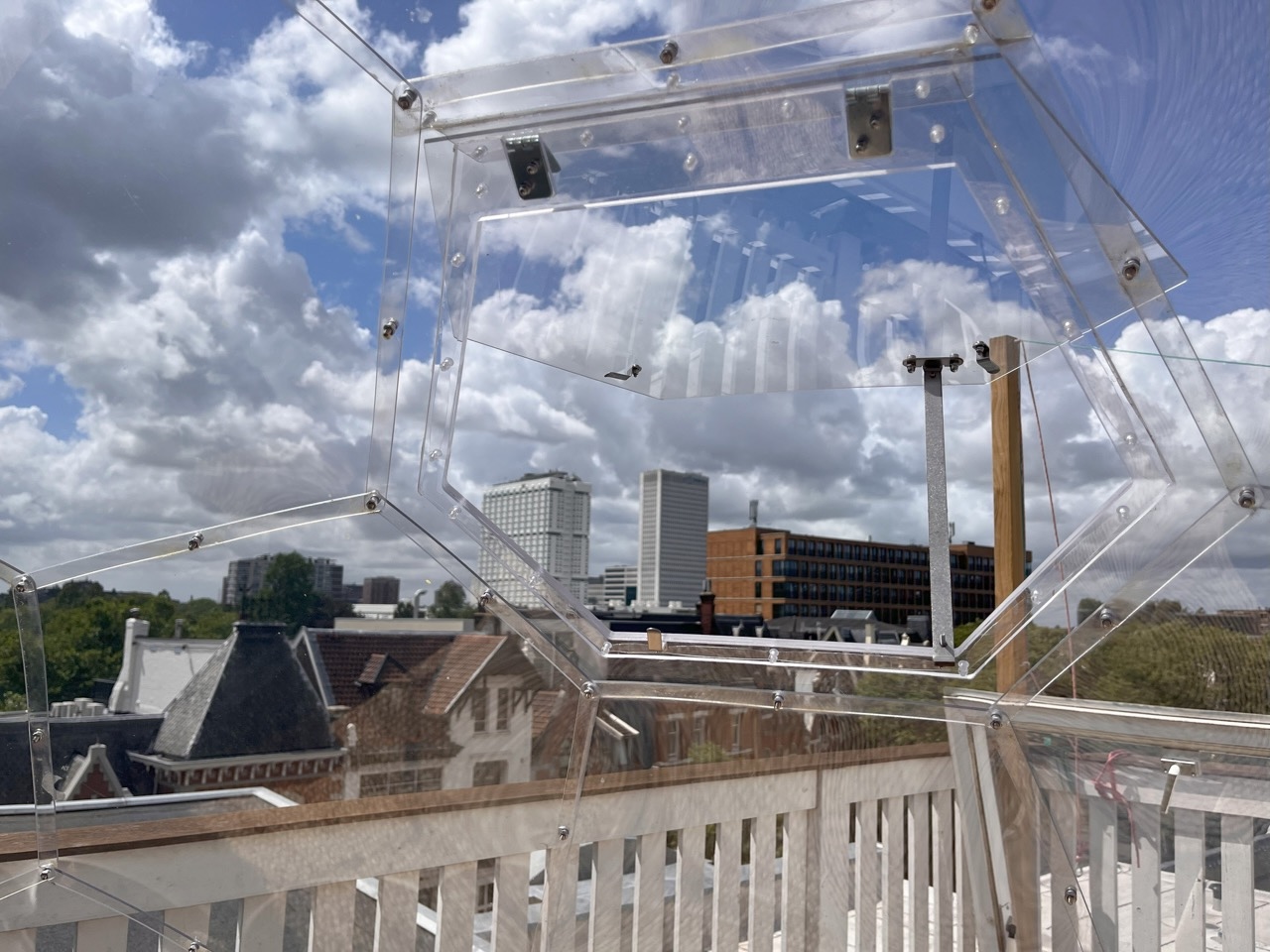 Eine wunderbare Aussicht auf die Stadt von der Dachkuppel in Rotterdam