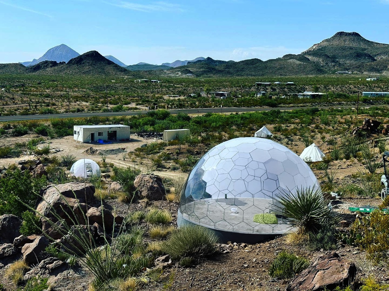 Differrent glamping structures on one glamping site