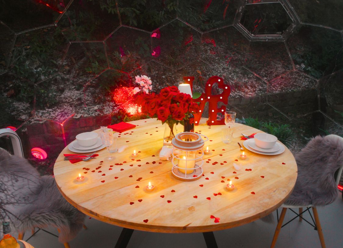Cupola da giardino Hypedome in una cena romantica