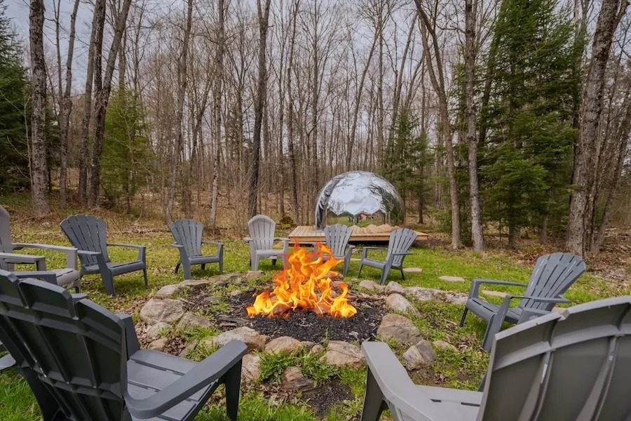 L'Hypedome de James Svetec dans sa propriété Airbnb située dans un chalet de l'Ontario