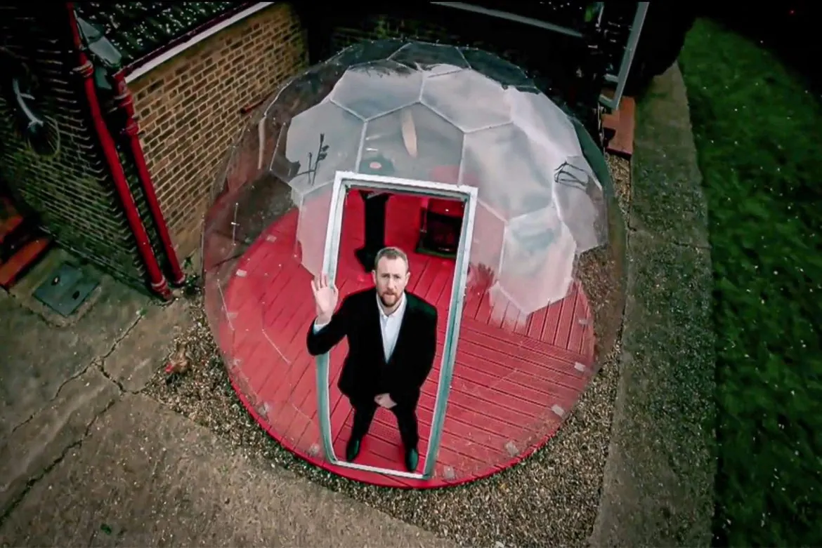 Hypedome outdoor pod and Alex Horne in Channel 4 Taskmaster
