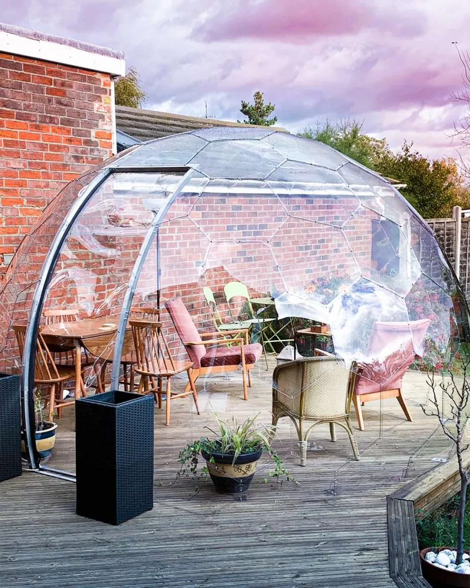 Outdoor lounge in the Hypedome garden pod