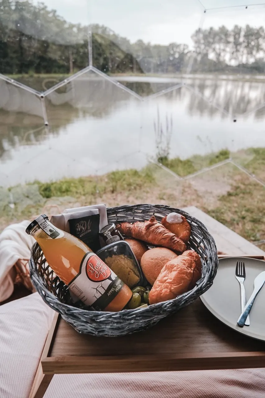 Delicious breakfast at De Sterrenwacht glamping retreat