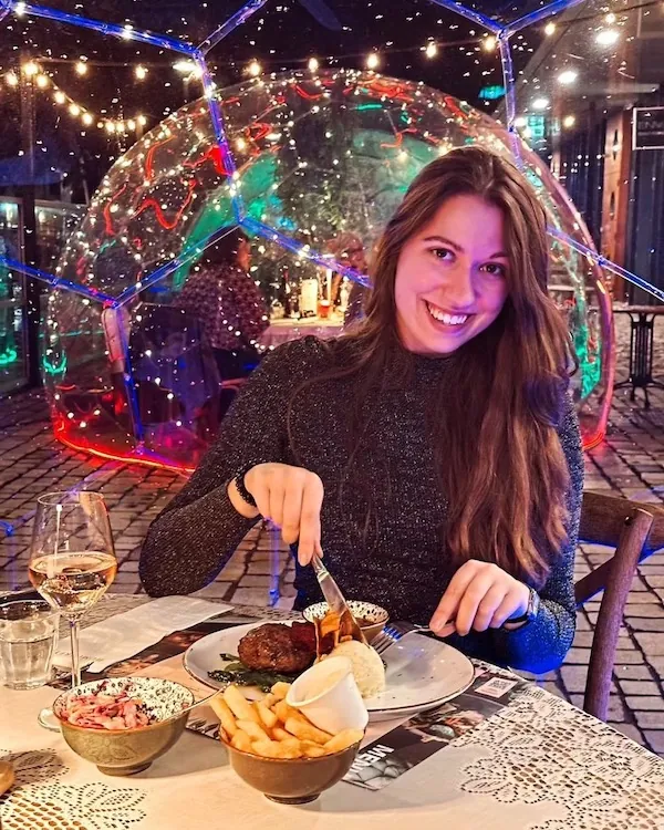 A young woman having a wonderful dining dome experience at Humphrey's Rotterdam