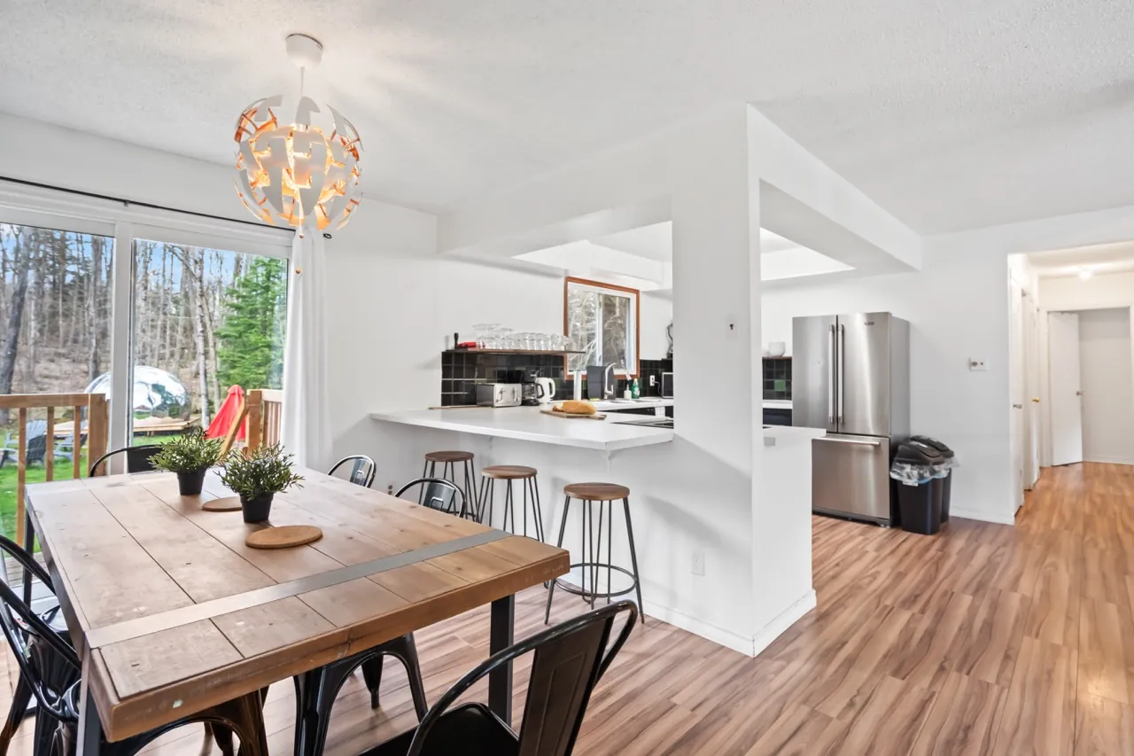 Airbnb cottage in Ontario - kitchen