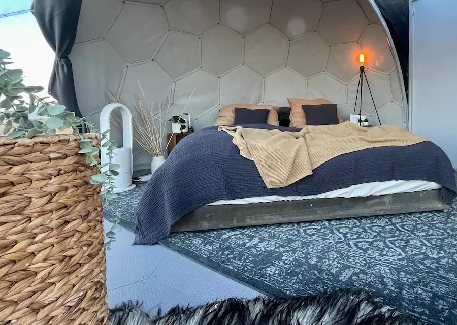 Insulated glamping geodesic dome with modular base