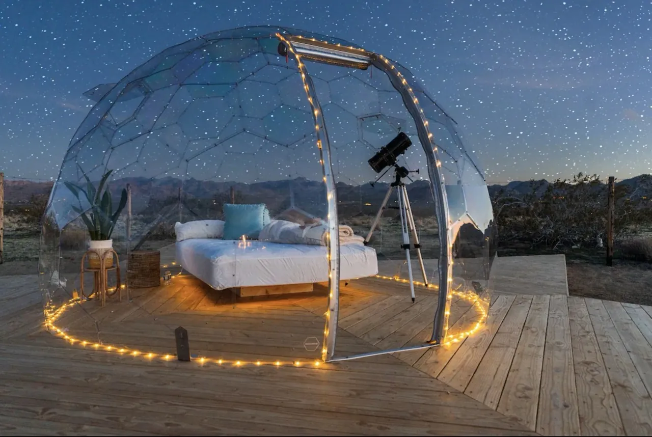 Outdoor stargazing room